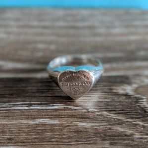 RETURN TO TIFFANY®

Heart Signet Ring